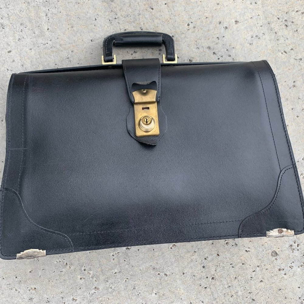 Traditional Classic Full Grain Leather Business Pro Case, Black